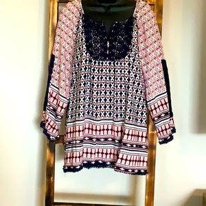 Crown & ivy Women’s Tunic Blouse EUC